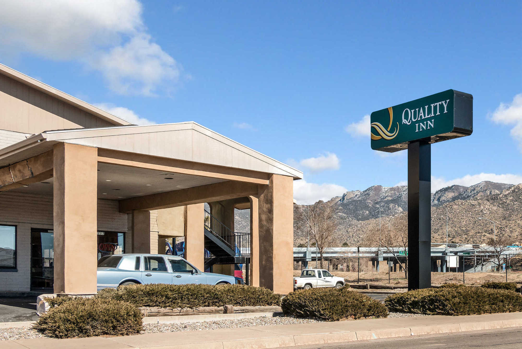 Desert Sands Inn & Suites Albuquerque Exterior foto